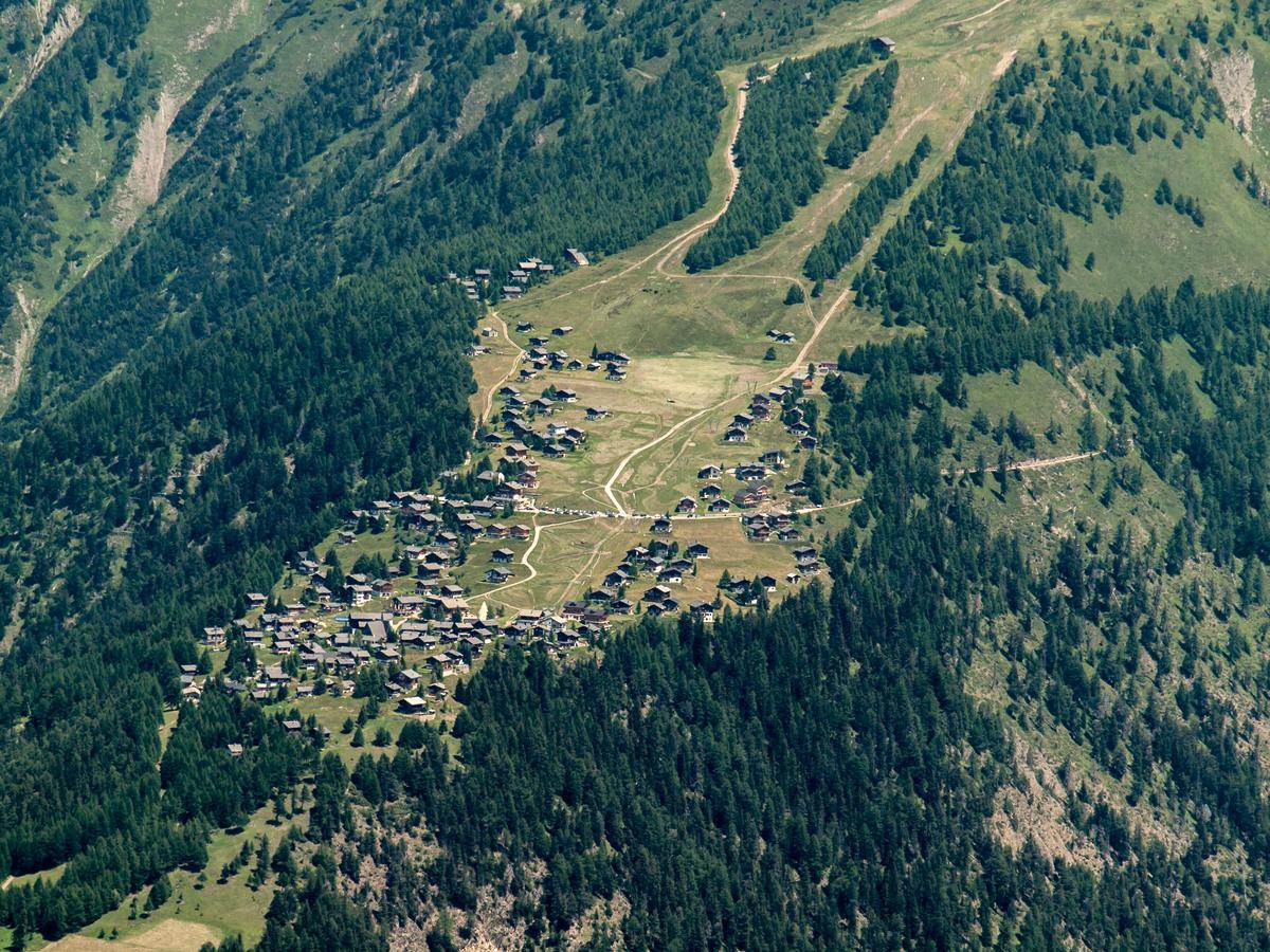 Gruppenhaus Im Walliser Alpstyle Rosswald Bagian luar foto
